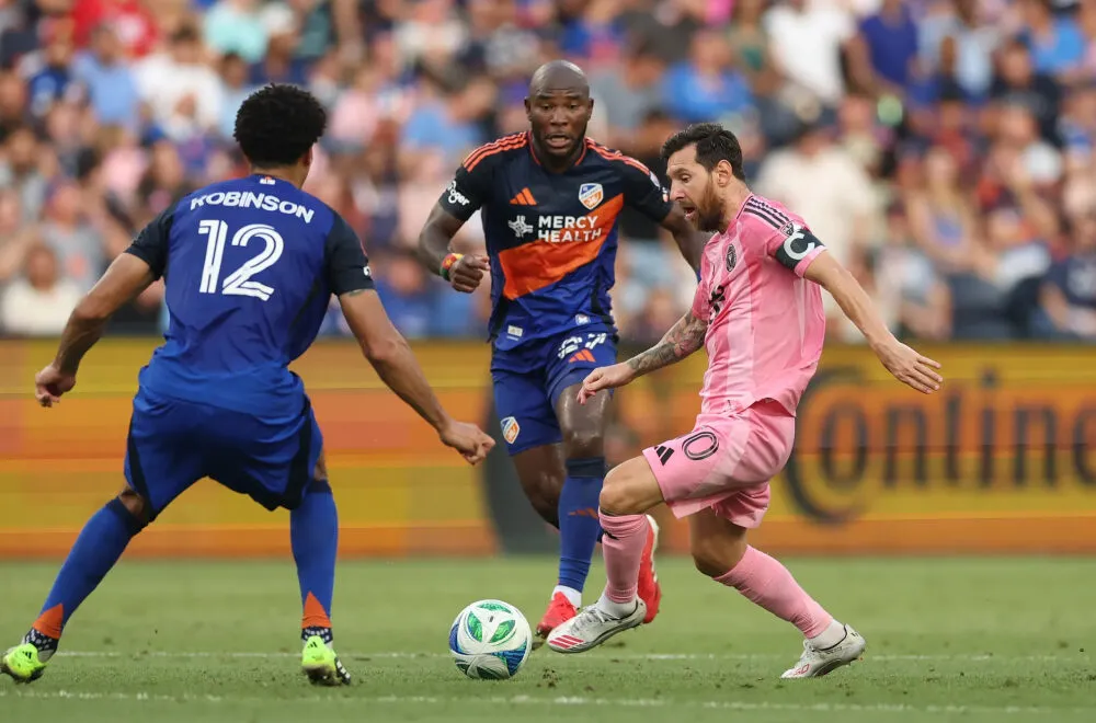Siêu sao Messi tỏa sáng rực rỡ tạo nên cơn sốt bóng đá vĩ đại tại Mỹ.